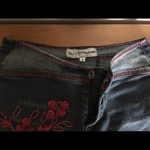 Gorgeous floral appliqué jeans, Latin flare